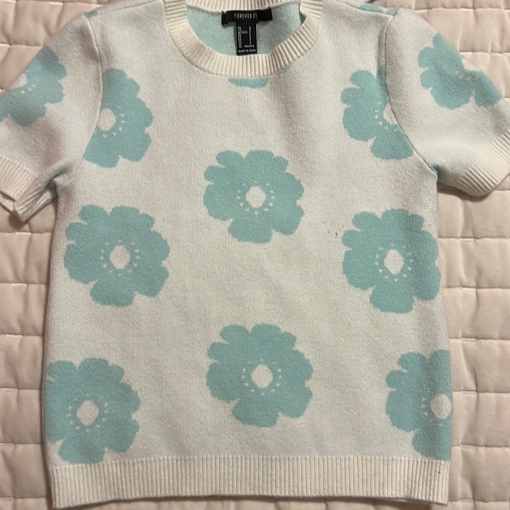 Forever 21 Flower Sweater tee